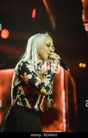 Schweiz, Zürich - 16. November 2018. Der Schweizer Sänger und Songwriter Stefanie Heinzmann führt ein Live Konzert während der Energy Star-Nacht 2018 im Hallenstadion in Zürich. (Foto: Gonzales Foto - Tilman Jentzsch). Stockfoto