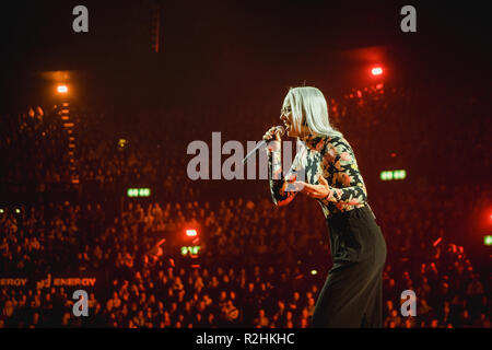 Schweiz, Zürich - 16. November 2018. Der Schweizer Sänger und Songwriter Stefanie Heinzmann führt ein Live Konzert während der Energy Star-Nacht 2018 im Hallenstadion in Zürich. (Foto: Gonzales Foto - Tilman Jentzsch). Stockfoto