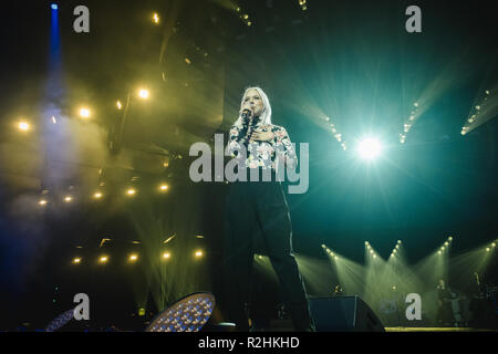 Schweiz, Zürich - 16. November 2018. Der Schweizer Sänger und Songwriter Stefanie Heinzmann führt ein Live Konzert während der Energy Star-Nacht 2018 im Hallenstadion in Zürich. (Foto: Gonzales Foto - Tilman Jentzsch). Stockfoto