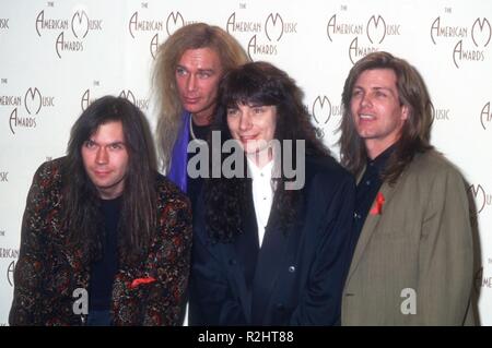 LOS ANGELES, Ca - 25. Januar: (L-R) Musiker/Sänger Eric Martin und Herr Grosse Gruppe nehmen an der 20. jährlichen American Music Awards am 25. Januar 1993 im Shrine Auditorium in Los Angeles, Kalifornien. Foto von Barry King/Alamy Stock Foto Stockfoto