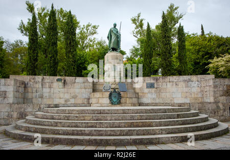 Guimaraes, Portugal - 31. Mai 2018: Die Statue des ersten Königs von Portugal D'Afonso Henriques. Guimaraes, Portugal Stockfoto