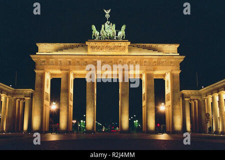 Brandenburger Tor bei Nacht Stockfoto