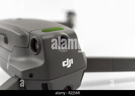 Deutschland, 17. November 2018: Detail von der Rückseite der Mavic 2 pro mit dem Logo und Schriftzug des chinesischen Herstellers DJI Stockfoto