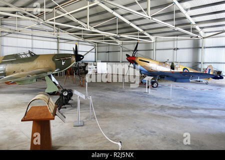 Hawker Hurricane MkIIA Spitifire MkIX Z 3055 und EN 199, beide Veteranen der Luftkrieg über Malta, Malta preservedat der Luftfahrt Museum Stockfoto