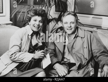 Film Title: 84 CHARING CROSS ROAD. Englischer Titel: 84 CHARING CROSS ROAD. Jahr: 1987. Regie: DAVID HUGH JONES. Stars: Anne Bancroft, Anthony Hopkins. Quelle: Columbia Pictures/Album Stockfoto