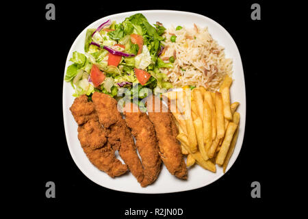 Huhn Hühnerfiletstreifen serviert mit Reis, Salat und französischen Freunden auf Platte Stockfoto