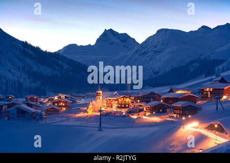 Österreich, Vorarlberg, Zug in der Nähe von Lech am Arlberg Stockfoto