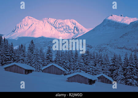 Österreich, Vorarlberg, Lech am Arlberg: Zuger Alpe gegen Wöster Stockfoto