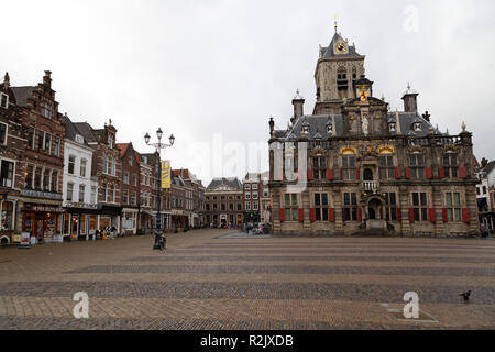 Das Rathaus (Stadhuis) in Delft, Niederlande. Das Gebäude ist ein Beispiel der niederländischen Renaissance Architektur. Stockfoto