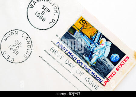 1969 Erste Mondlandung Briefmarke am ersten Tag des Gewebes Umschlag Stockfoto