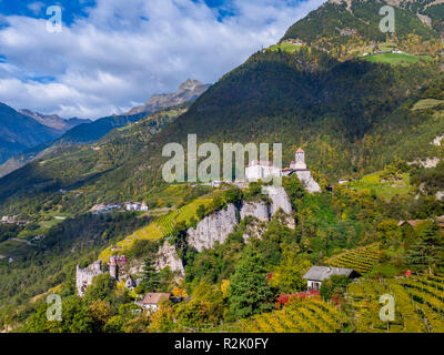 Schloss Tirol in der Nähe des Dorf Tirol bei Meran, Südtirol, Italien, Europa Stockfoto