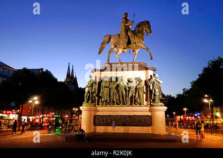 Deutschland, Nordrhein-Westfalen, Köln, Heumarkt, reiterdenkmal an den preußischen König Friedrich Wilhelm III., am Abend, beleuchtet Stockfoto