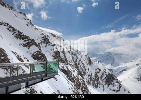 Aussichtsplattform am Kitzsteinhorn, hochalpine Landschaft in Österreich Stockfoto