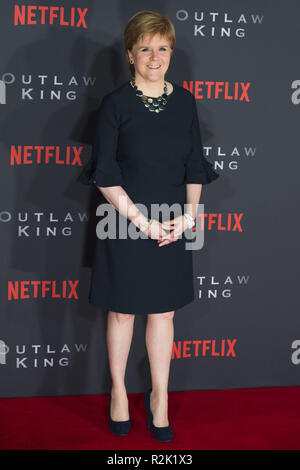 Prominente nehmen an der Schottischen Premiere von Outlaw King' am Vue Kino im Omni center. Mit: Nicola Sturgeon Wo: Edinburgh, Großbritannien Wann: 19 Okt 2018 Credit: Euan Kirsche / WANN Stockfoto