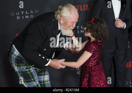 Prominente nehmen an der Schottischen Premiere von Outlaw King' am Vue Kino im Omni center. Mit: James Cosmo, Josie O'Brien Wo: Edinburgh, Großbritannien Wann: 19 Okt 2018 Credit: Euan Kirsche / WANN Stockfoto