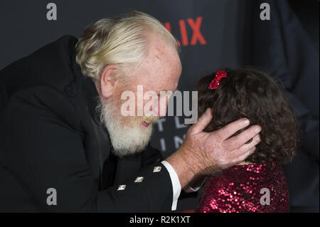 Prominente nehmen an der Schottischen Premiere von Outlaw King' am Vue Kino im Omni center. Mit: James Cosmo, Josie O'Brien Wo: Edinburgh, Großbritannien Wann: 19 Okt 2018 Credit: Euan Kirsche / WANN Stockfoto