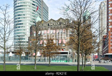 Rotterdam, Bezirk "Leiter der Süden', auf der linken die World Port Center, in der Mitte das Hotel "New York" und auf der rechten die tower Monte Video (Francine Houben, 2000-2005) Stockfoto