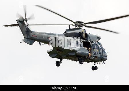 - GILZE Rijen, Niederlande - 30. MAI 2018: Die spanische Luftwaffe als.332 Puma militärischen Kampf Suche und Rettung Hubschrauber Gilze-Rijen airbase anreisen. Stockfoto