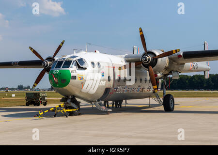 WUNSTORF, Deutschland - Juni 9, 2018: Ehemalige französische Luftwaffe N Nord 2501 Noratlas Verkehrsmittel Flugzeug auf der Rollbahn, Wunstorf Airbase. Stockfoto