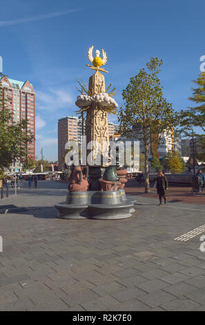 Rotterdam, Niederlande, 6. Oktober 2018: Moderne Statue, genannt 'Ode an Marten Toonder" durch mehrere Künstler im Jahr 2002 Das ist auch renovat worden Stockfoto