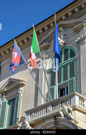 Palazzo del Quirinale, dem Sitz des Präsidenten der Italienischen Republik, alte Gebäude von historischer Bedeutung Rom, Italien. Stockfoto