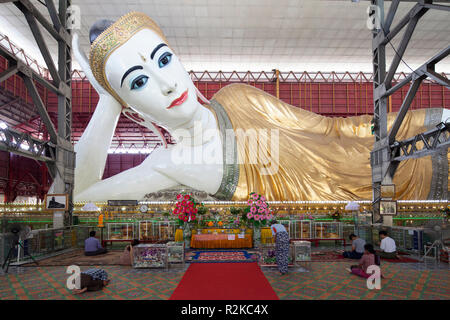 Chaukhtatgyi Paya, liegenden Buddha, Yangon, Myanmar, Asien Stockfoto