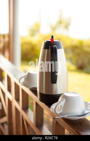 Frischen Kaffee vor dem Hotel Zimmer auf der Finca Hamburgo Kaffee Plantage in der Nähe von Tapachula, Chiapas, Mexiko. Stockfoto