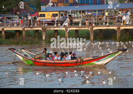 Taxiboote, Yangon Fluss, Yangon, Myanmar, Asien Stockfoto