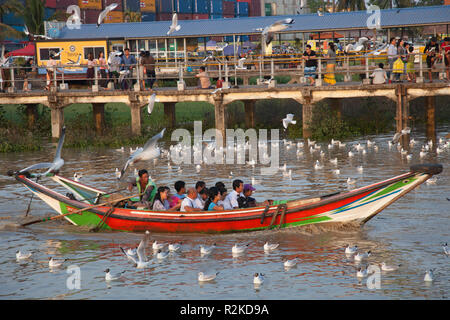 Taxiboote, Yangon Fluss, Yangon, Myanmar, Asien Stockfoto