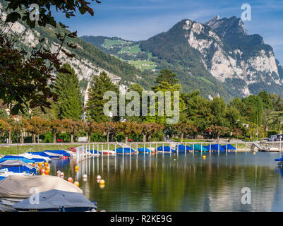 Hafen von Weesen am Walensee im Herbst Stockfoto