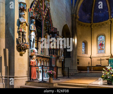 Altar der Kathedrale La Collegiale in Neuenburg Stockfoto