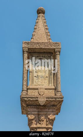 14. jahrhundert Giebel Spalte, Piazza delle Erbe, Piazza, Verona, Venetien, Italien, Europa Stockfoto