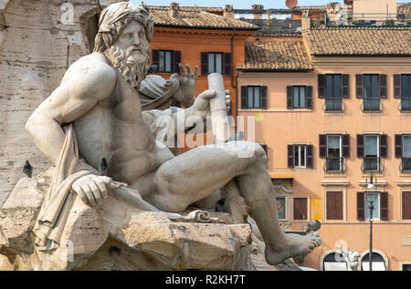 Fontana dei Quattro Fiumi (Brunnen der vier Flüsse), Detail zeigt den Fluss - Gott Ganges, von Gian Lorenzo Bernini im Jahre 1651 konstruiert. in der Piazz Stockfoto