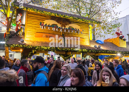 Birmingham deutsche Weihnachtsmarkt ist der grösste Weihnachtsmarkt in Großbritannien und den größten deutschen Markt ausserhalb von Deutschland und Österreich. Stockfoto