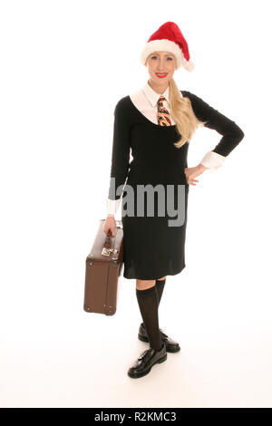 Junge Frau mit stocking Cap und Koffer Stockfoto