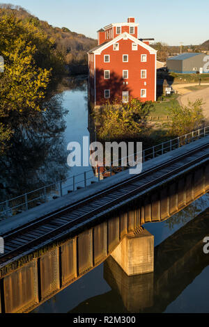 Alte Schrotmühle in Bellevue, Iowa. ristmills waren traditionell verwendeten Getreide zu Mehl zu mahlen. Stockfoto