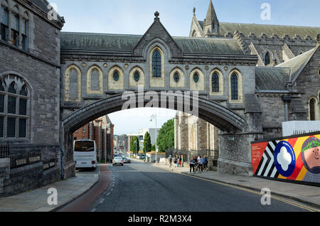 Dublin, Irland - 05.Juli 2018: Der Bogen der Christ Church Cathedral in Dublin während des Tages Stockfoto