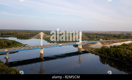 Moderne Anhänger Brücke Stockfoto