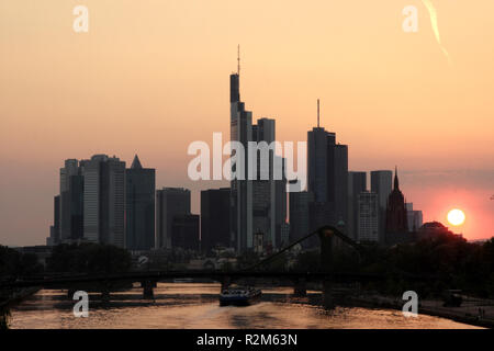 Frankfurt am Main im Sonnenuntergang Stockfoto