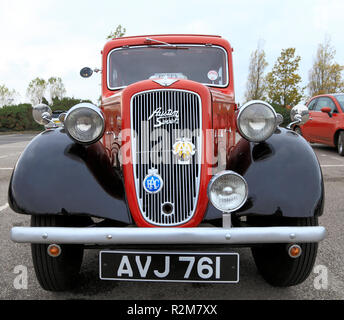 Austin 7, 7, Vintage, Modell, 1938, antik, klassisch, Pkw, Auto, Fahrzeug, Kühler, Grill, AA, RAC, Abzeichen, Plaketten, Autos Stockfoto