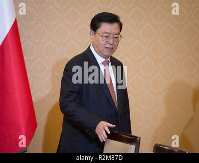 Vorsitzender des Ständigen Ausschusses des Nationalen Volkskongresses Zhang Dejiang beim Treffen mit Premierminister von Polen Beata Szydlo am Kanzleramt der Premierminister in Warschau, Polen, am 13. Juli 2017 Stockfoto