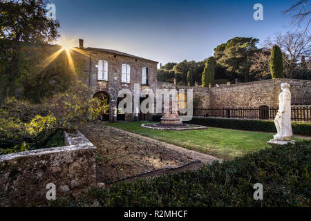 Abtei Sainte-Marie de Fontfroide, ehemalige Zisterzienserabtei, im Jahre 1093 gegründet. Stockfoto