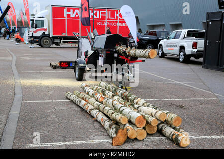 Helsinki, Finnland - 15. November 2018: Palax D 270 Aktive brennholz Prozessor auf MaatalousKonemessut landwirtschaftliche Messe. Credit: Taina Sohlman Stockfoto