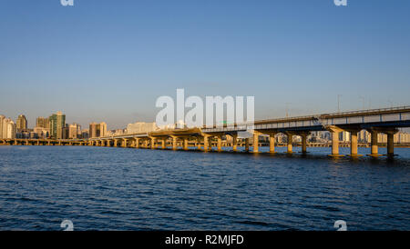 Ein Blick auf die mapo Brücke über den Fluss Han. Stockfoto