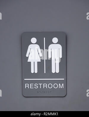 Eine graue und weiße Unisex Toiletten Schild an die Tür zum Bad. Stockfoto