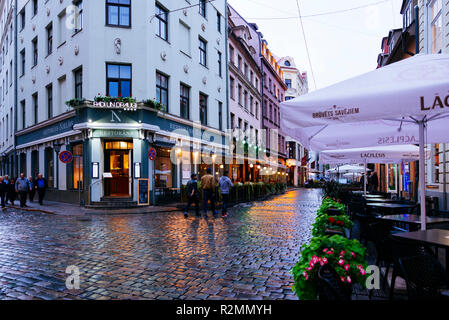 Riga Altstadt bei Einbruch der Dunkelheit. Riga, Lettland, Baltikum, Europa. Stockfoto