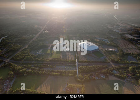 Luftaufnahme, Buer, Schalkearena, Arena auf Schalke, Veltins Arena, Bundesliga Stadion in Sunrise, Gelsenkirchen, Ruhrgebiet, Nordrhein-Westfalen, Deutschland, Europa, Stockfoto