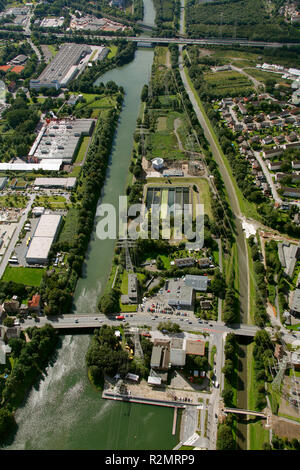 Luftbild, Emscher, Kunst, Herne, Hafen der Stadt Recklinghausen, der Golden Village, Kunstakademie Münster, Hochschule für Bildende Künste, Emscher, Kunst, Proteste Silke Wagner Glückauf Bergarbeiter im Ruhrgebiet Faulturm, Recklinghausen, Emscherkunst.2010, Kunstwerke an der Emscher, Ruhrgebiet, Nordrhein Westfalen, Deutschland, Europa, Stockfoto