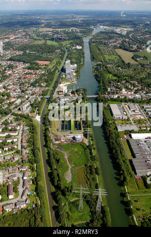 Luftbild, Emscher, Kunst, Herne, Hafen der Stadt Recklinghausen, der Golden Village, Kunstakademie Münster, Hochschule für Bildende Künste, Emscher, Kunst, Proteste Silke Wagner Glückauf Bergarbeiter im Ruhrgebiet Faulturm, Recklinghausen, Emscherkunst.2010, Kunstwerke an der Emscher, Ruhrgebiet, Nordrhein Westfalen, Deutschland, Europa, Stockfoto