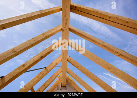 Dachkonstruktion auf ein neues Gebäude Stockfoto